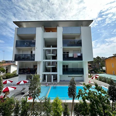 Nuovo Condominio Con Piscina E Garage 比比翁 外观 照片