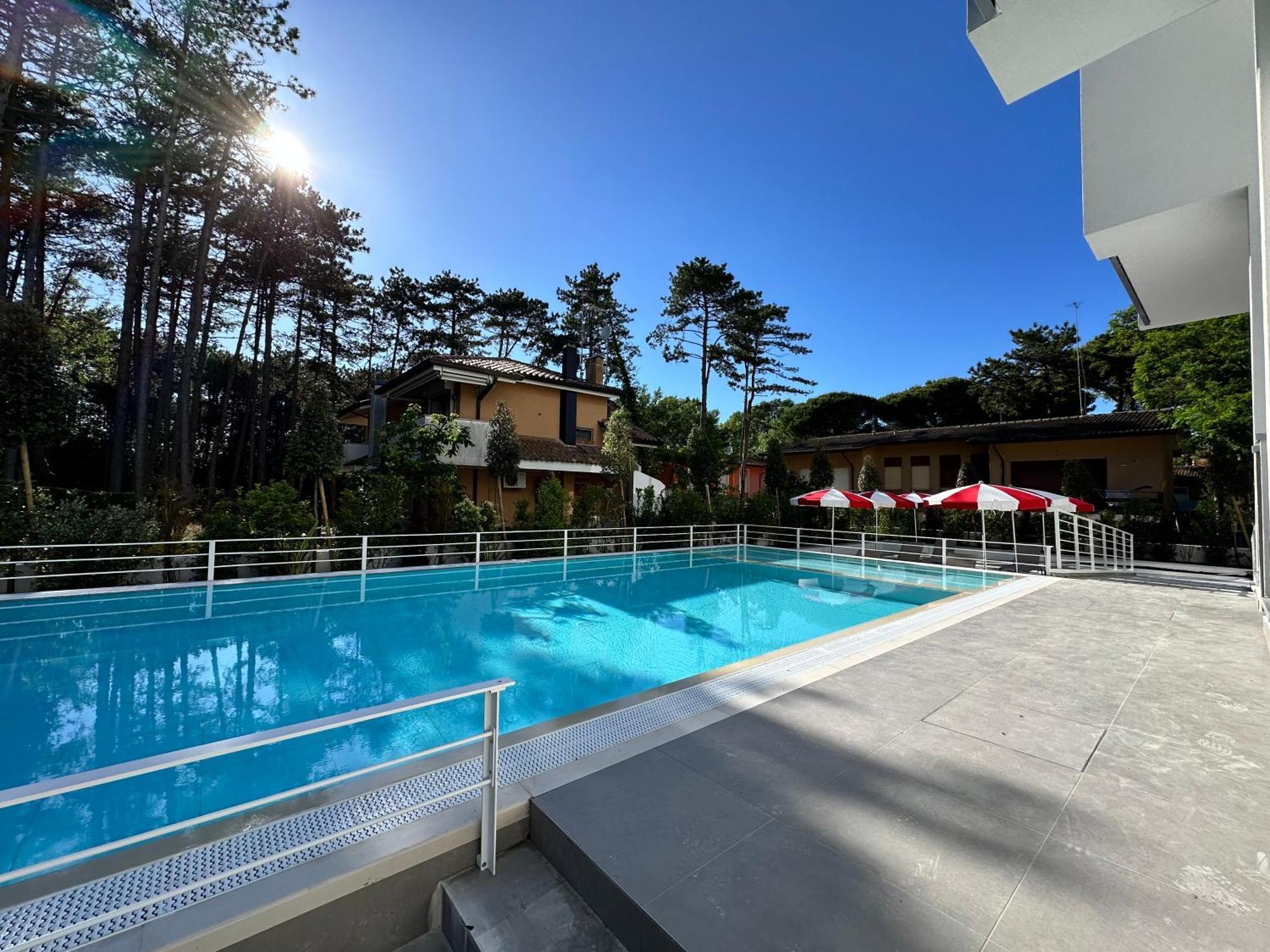 Nuovo Condominio Con Piscina E Garage 比比翁 外观 照片