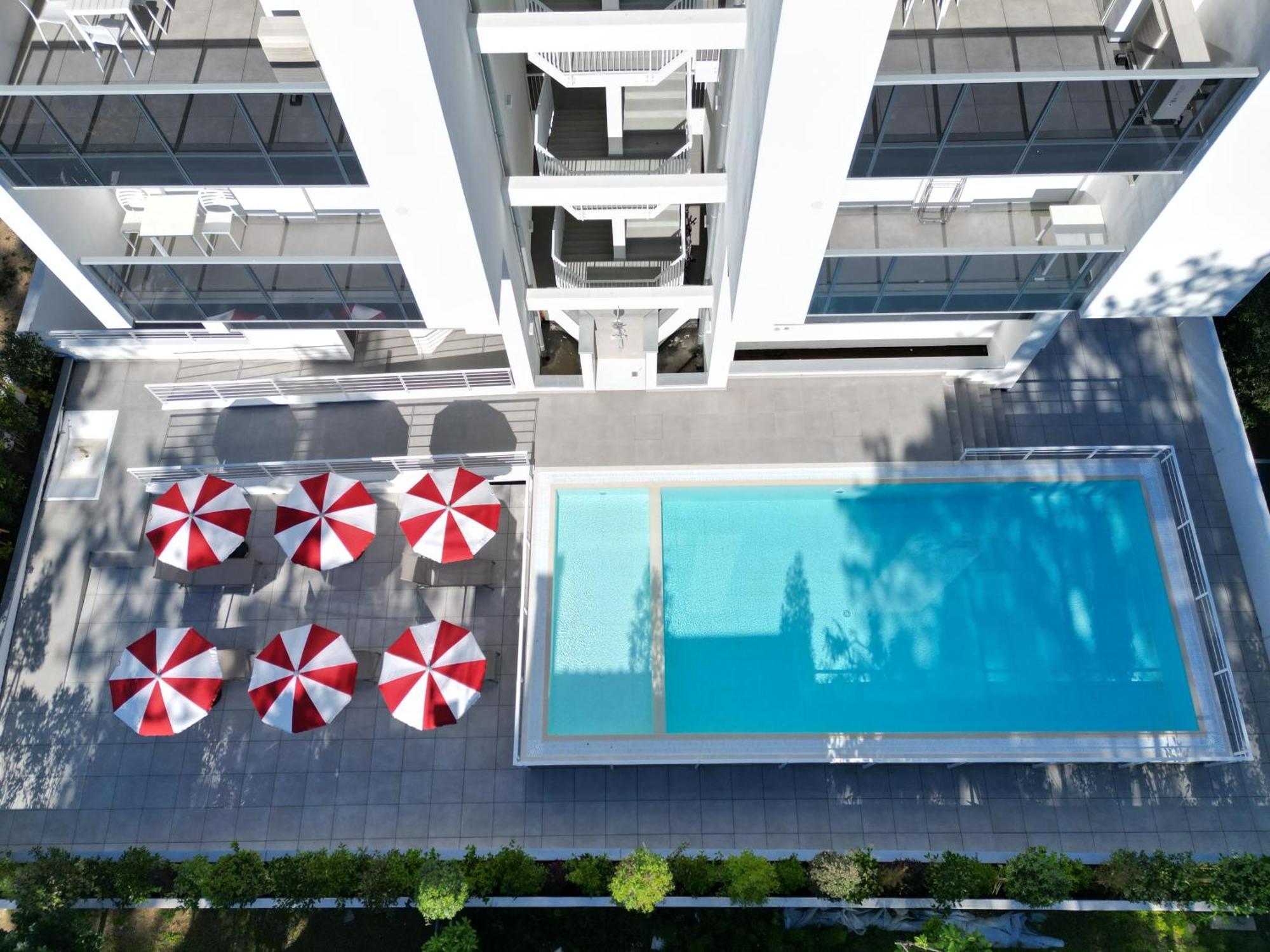 Nuovo Condominio Con Piscina E Garage 比比翁 外观 照片