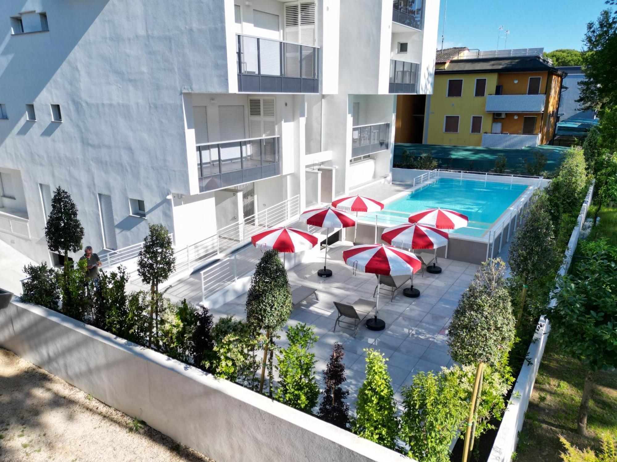 Nuovo Condominio Con Piscina E Garage 比比翁 外观 照片