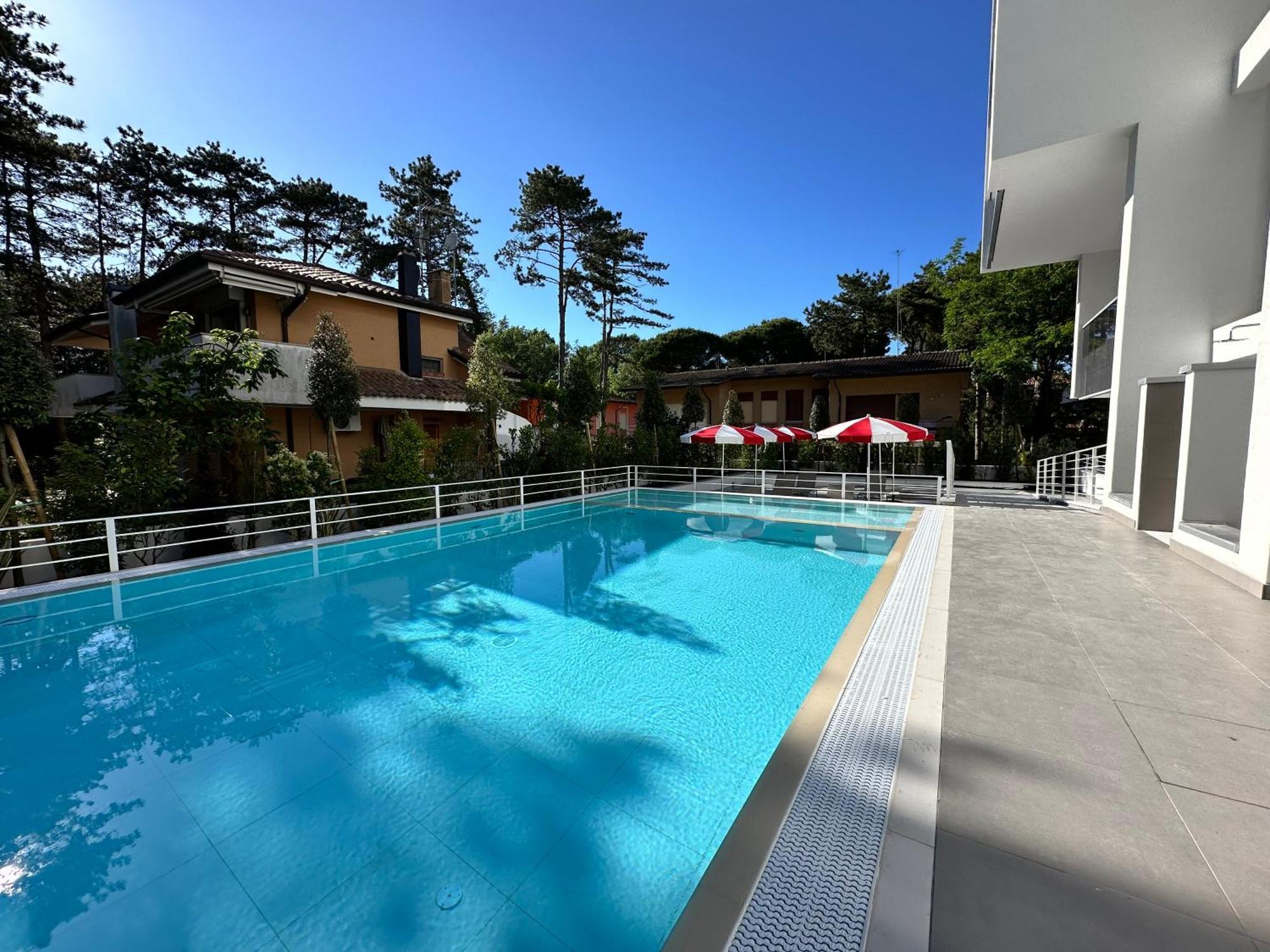 Nuovo Condominio Con Piscina E Garage 比比翁 外观 照片