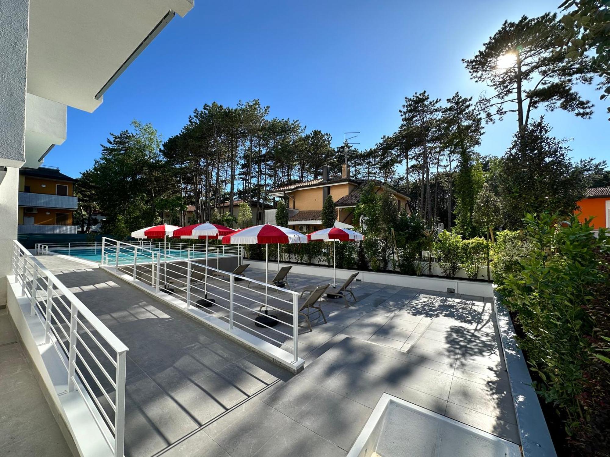 Nuovo Condominio Con Piscina E Garage 比比翁 外观 照片