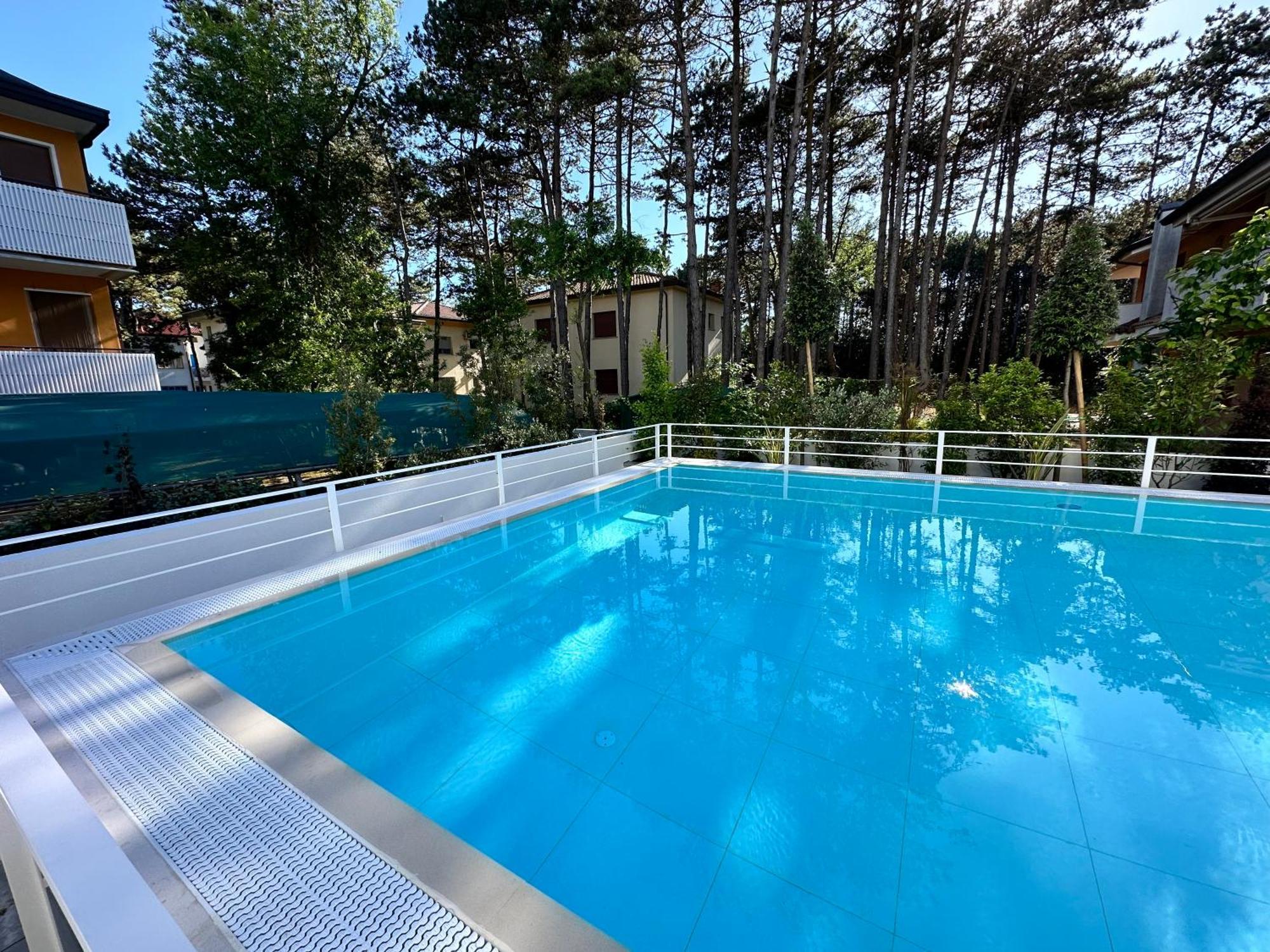 Nuovo Condominio Con Piscina E Garage 比比翁 外观 照片