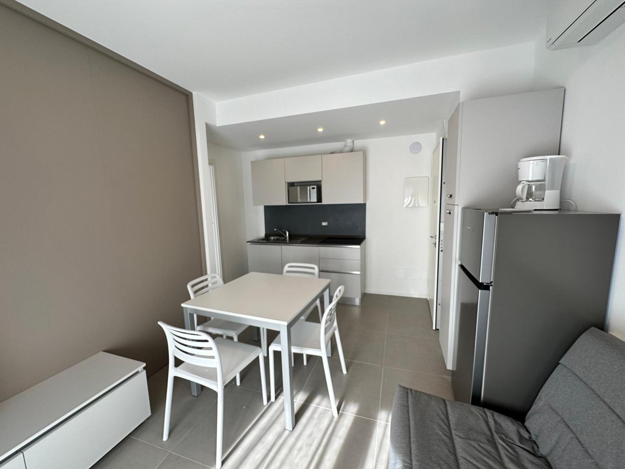 Nuovo Condominio Con Piscina E Garage 比比翁 外观 照片