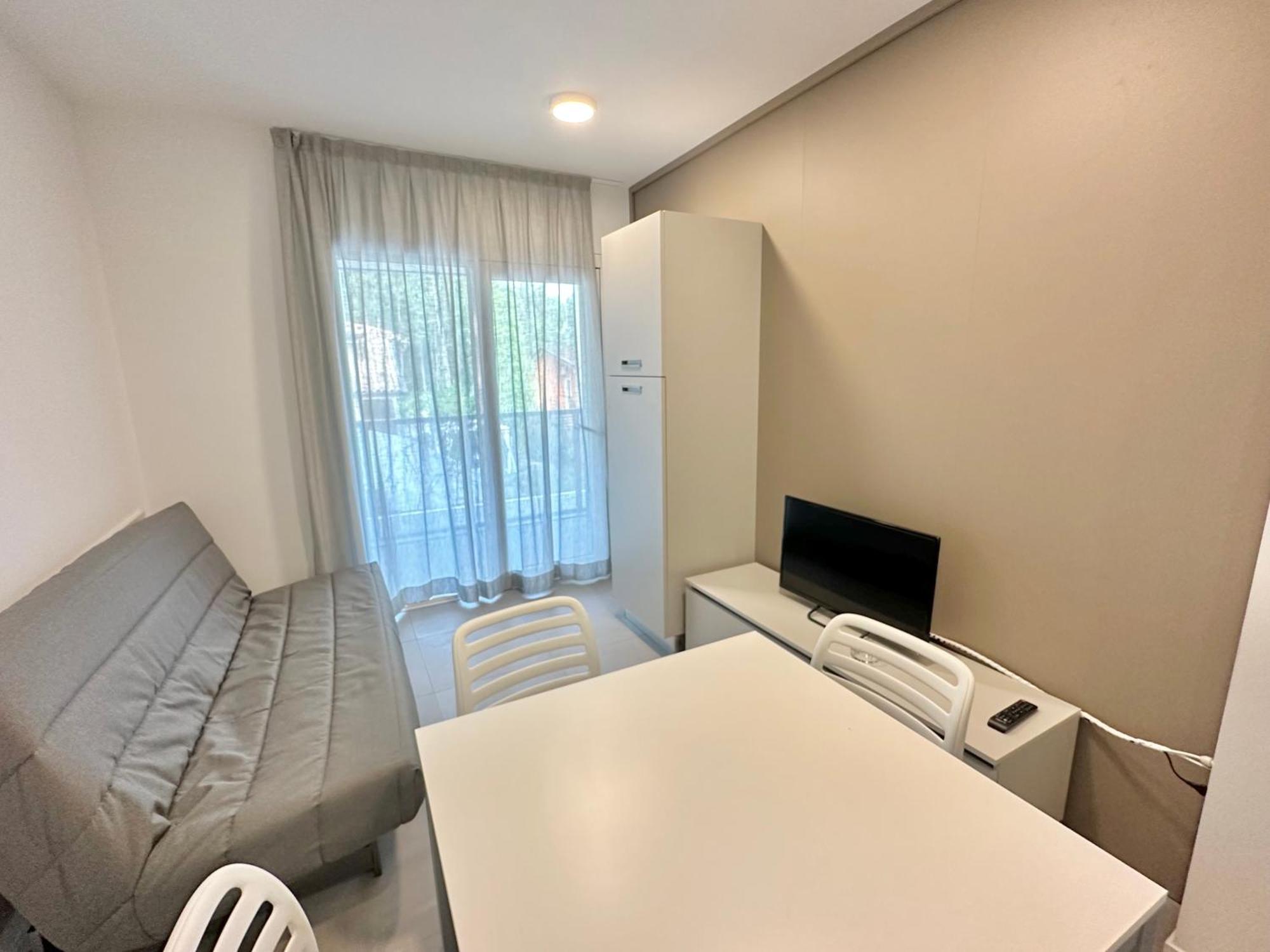 Nuovo Condominio Con Piscina E Garage 比比翁 外观 照片