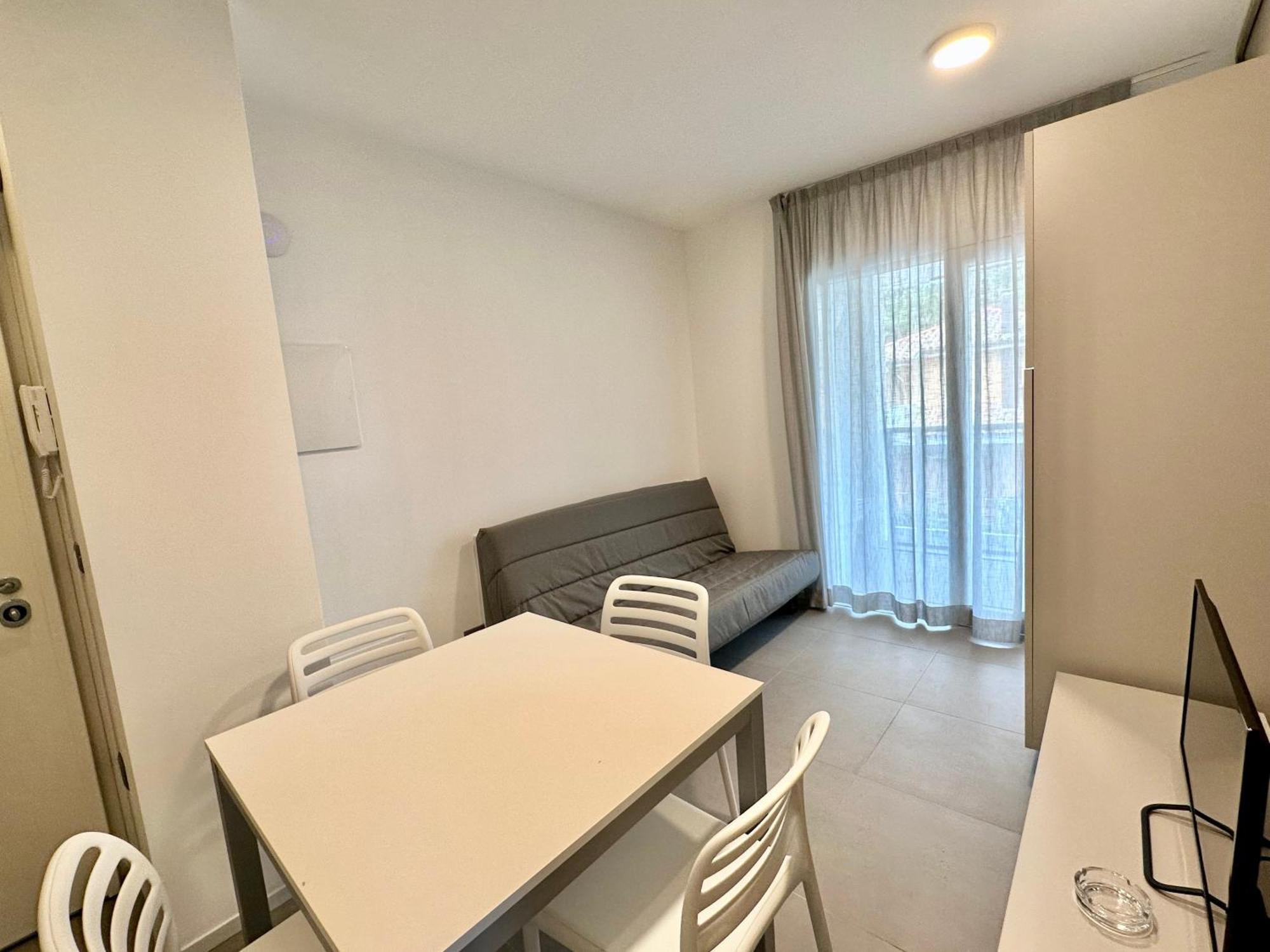 Nuovo Condominio Con Piscina E Garage 比比翁 外观 照片