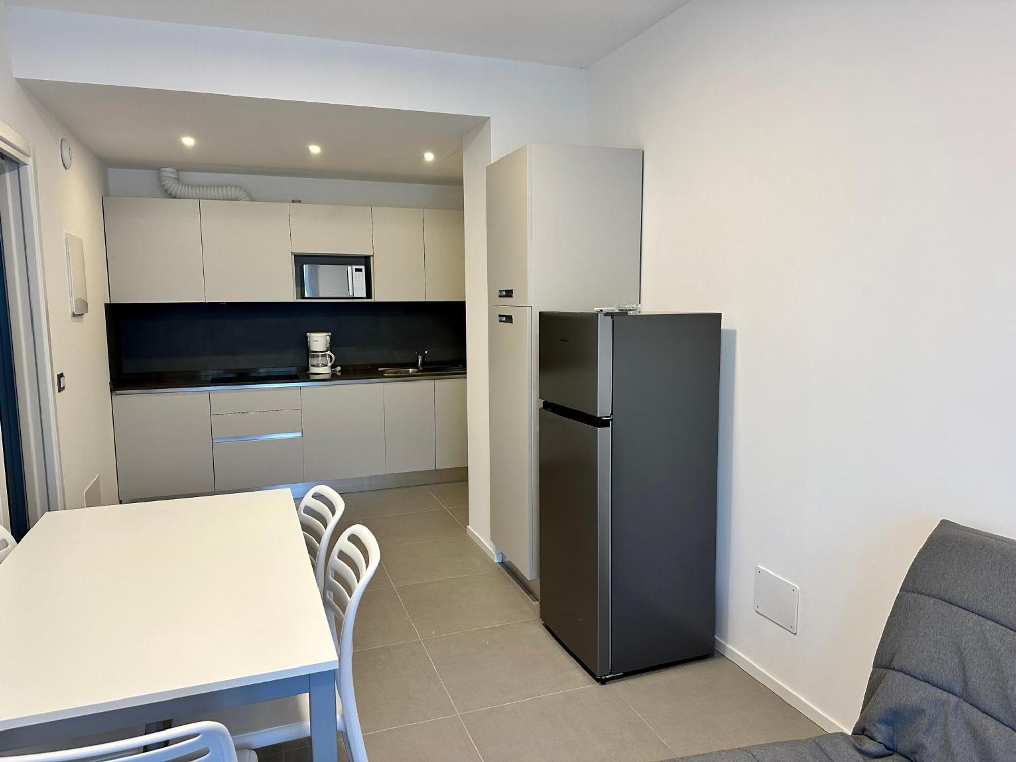 Nuovo Condominio Con Piscina E Garage 比比翁 外观 照片