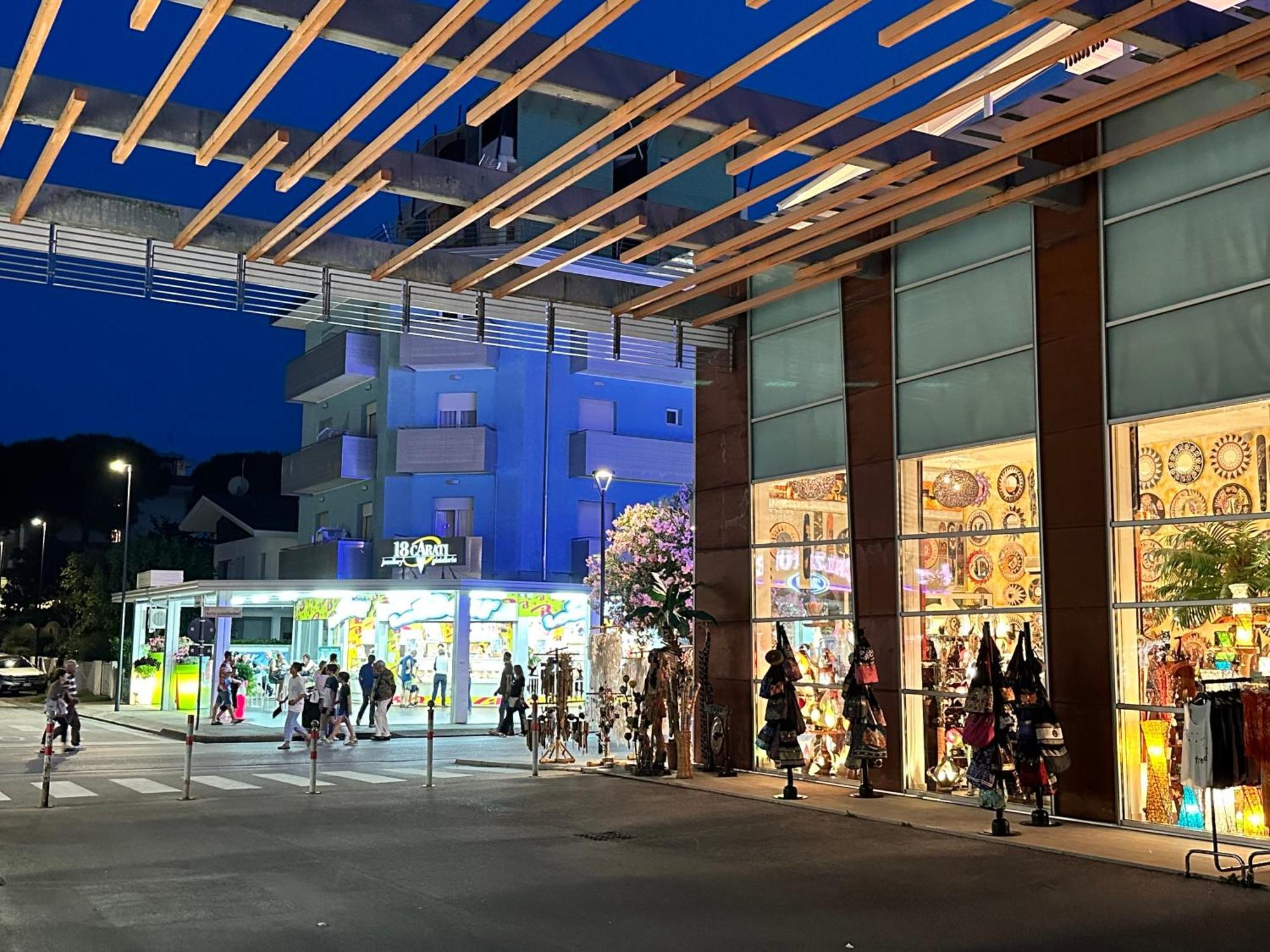 Nuovo Condominio Con Piscina E Garage 比比翁 外观 照片