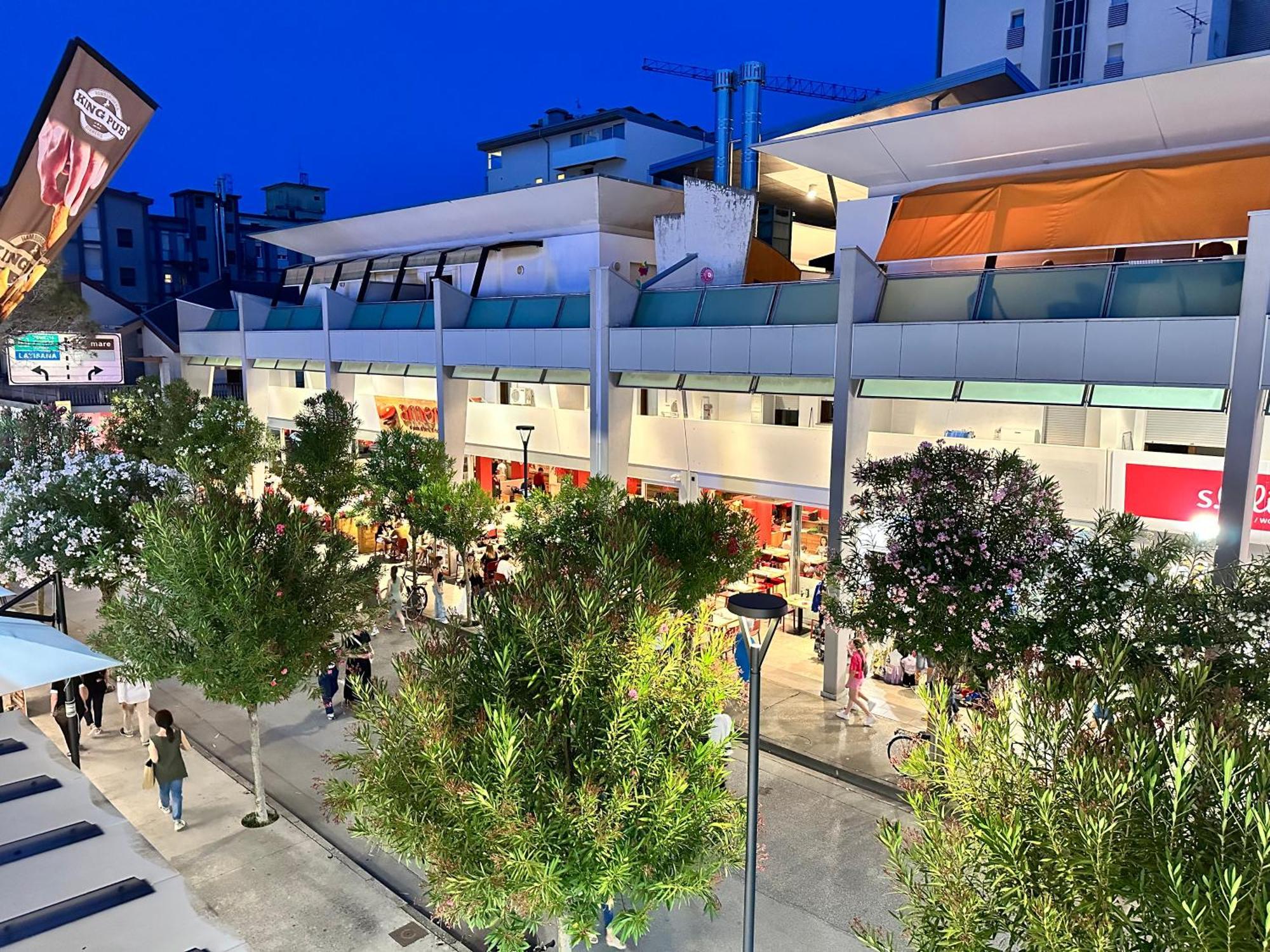 Nuovo Condominio Con Piscina E Garage 比比翁 外观 照片