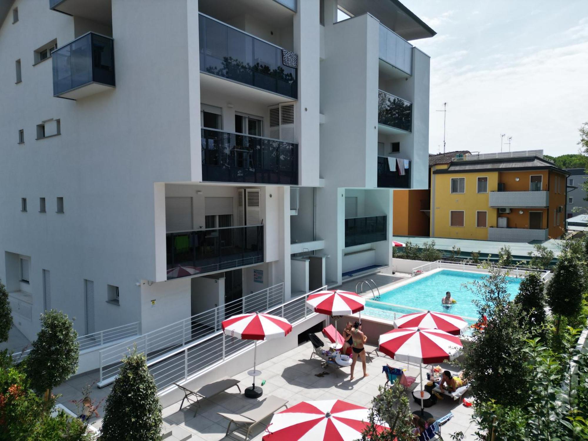 Nuovo Condominio Con Piscina E Garage 比比翁 外观 照片