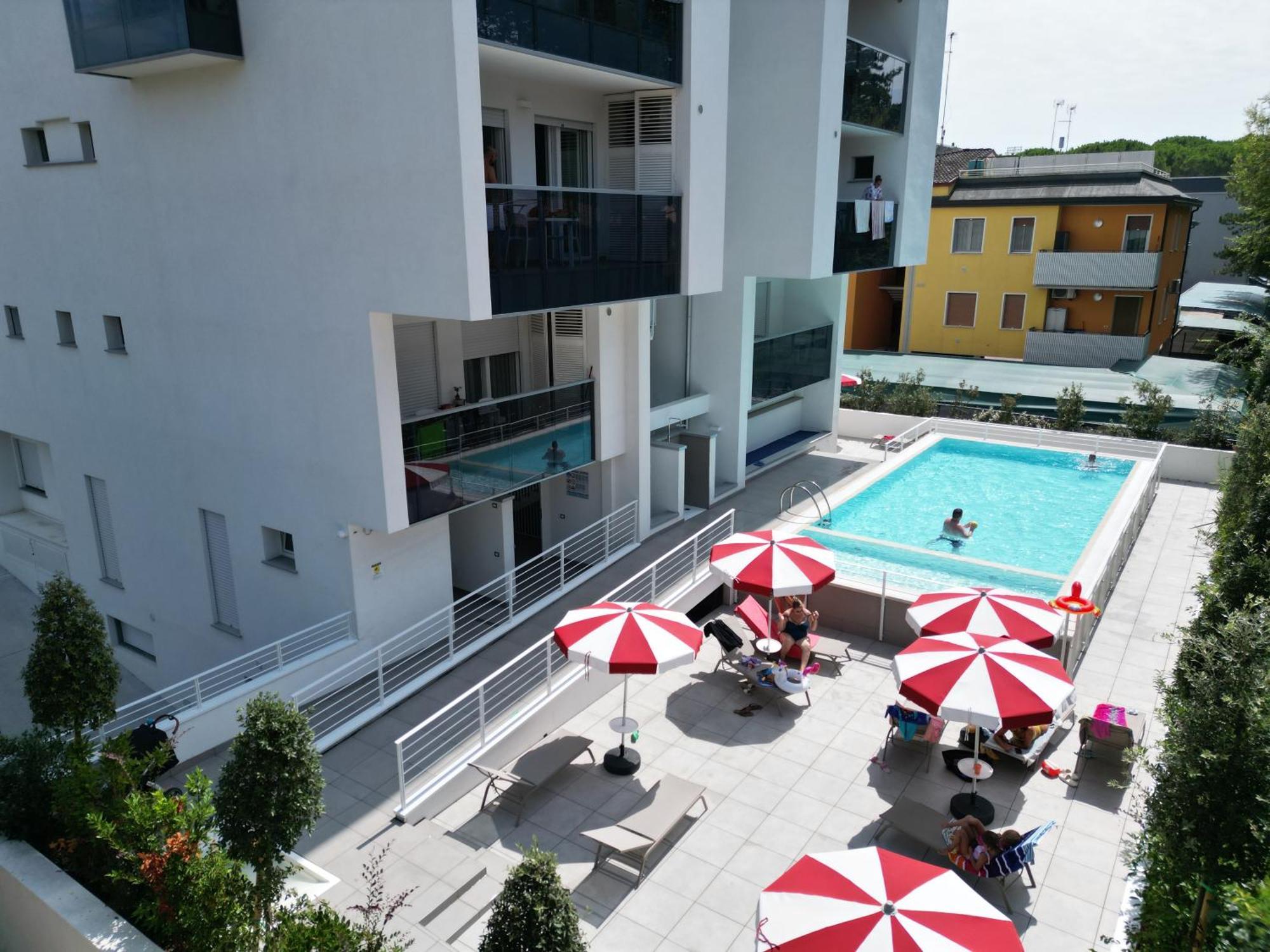 Nuovo Condominio Con Piscina E Garage 比比翁 外观 照片
